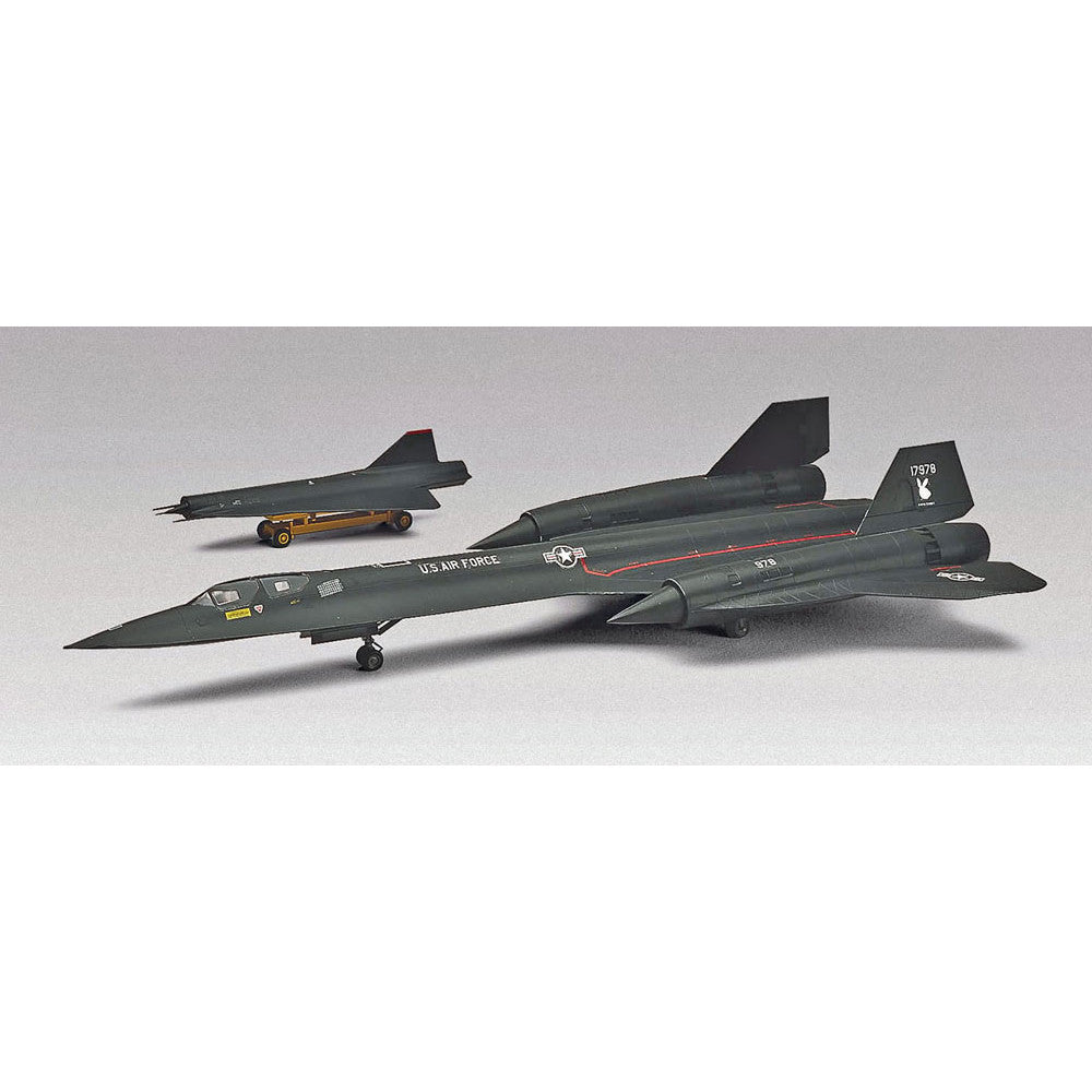 REVELL SR-71A BLACKBIRD 1:72 Scale 85-5810